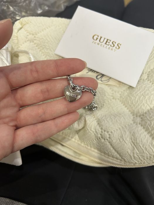 Дамска гривна Guess