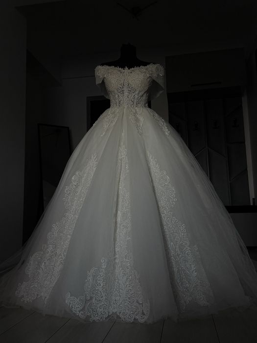 Vand rochie mireasa printesa