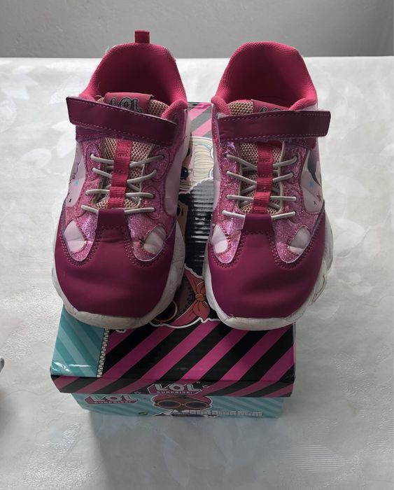 Маратонки    LOL