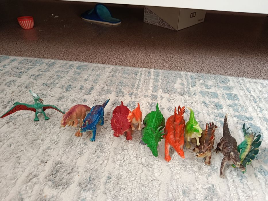 Динозавры игрушки