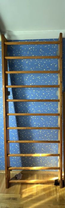 Продаю шведскую стенку из натурального дерева ! Продаю турник !