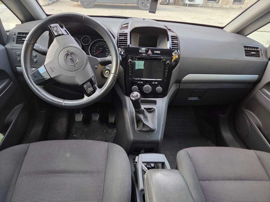 Opel Zafira B Facelift 2011 г.