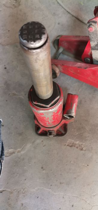 Продам домкраты 3 шт