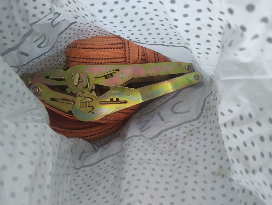 Для крепления груза в авто