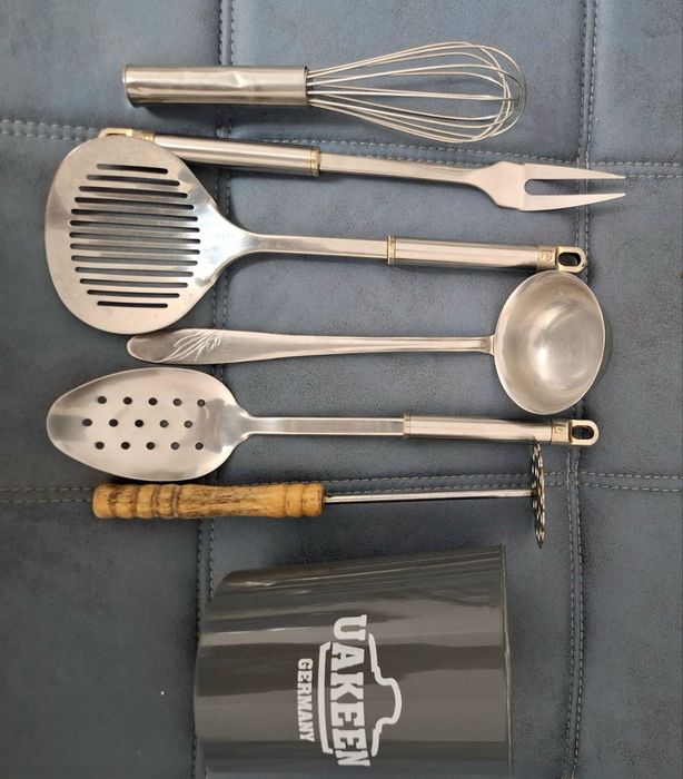 Продаются комплекты разных кухонных приборов.