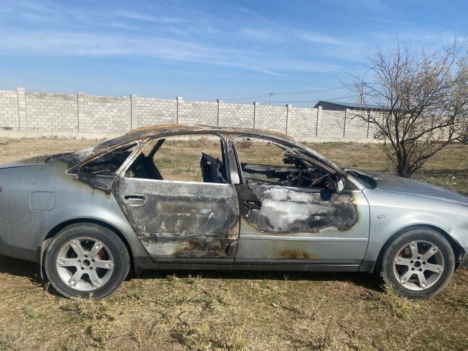 Ауди А6. Объем 2,4 , сгорел салон,