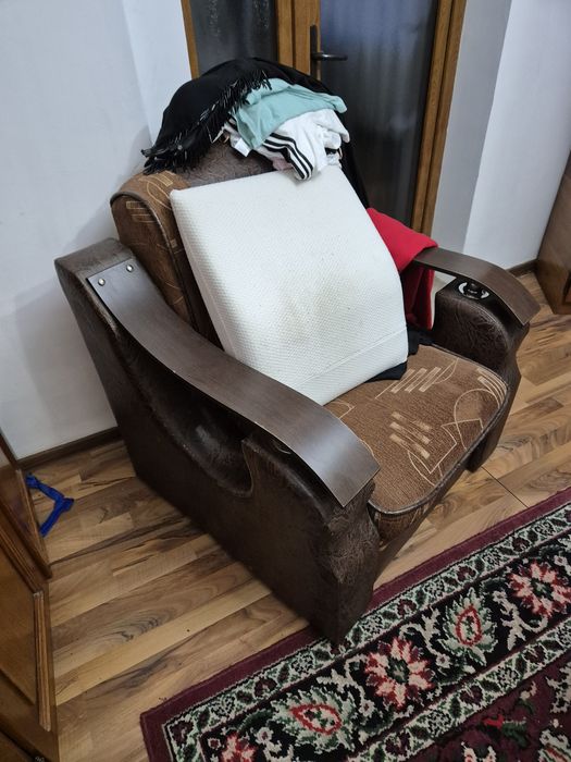 Mobila pe colt cu doua fotolii