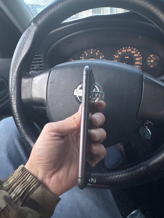 Продам iPhone 11 в хорошем состоянии