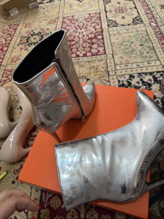 5 пар обуви за 20 тыс. тенге