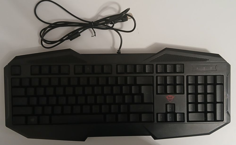 Клавиатурата Trust gxt 830