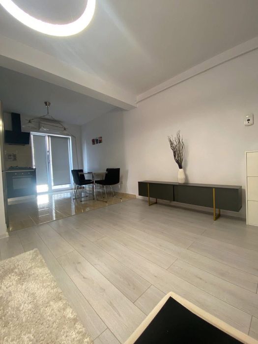 Persoana fizica inchiriez apartament