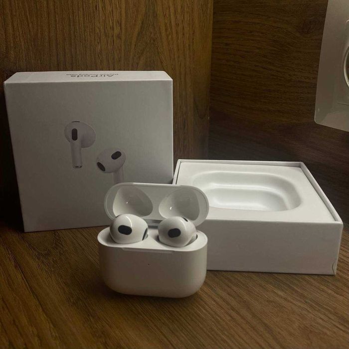 Безжични слушалки Apple AirPods 3