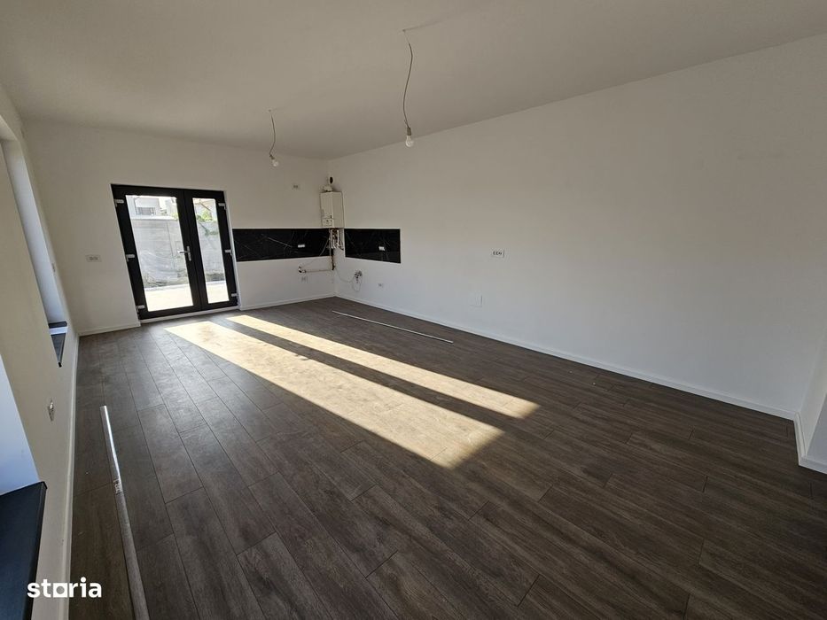 Vilă 4 camere, curte 400 mp, 4 parcări, complex bariera