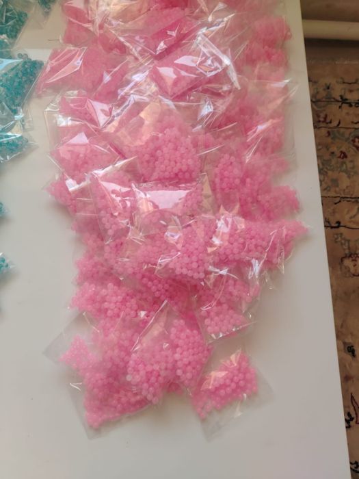 Бисеры 5 тонн оптом отдам, разные виды есть.