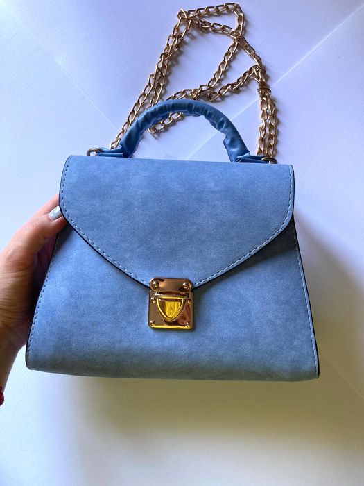 Велурена чанта в синьо