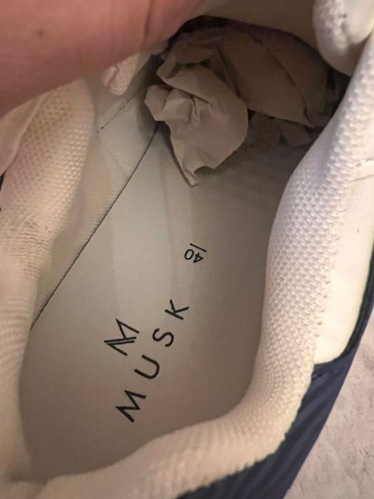 Adidasi noi Musk