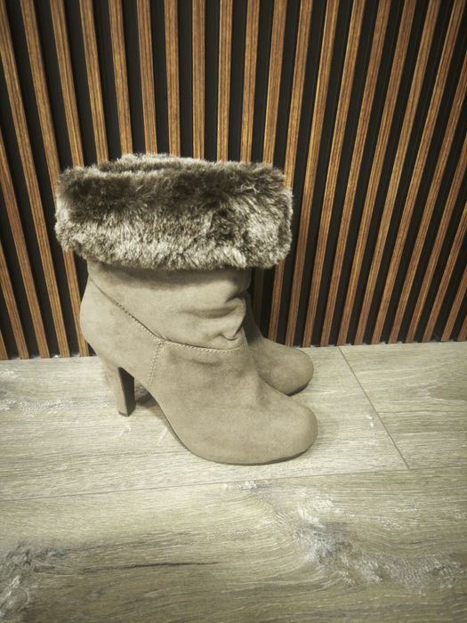 Дамски бежово / кафяви боти
