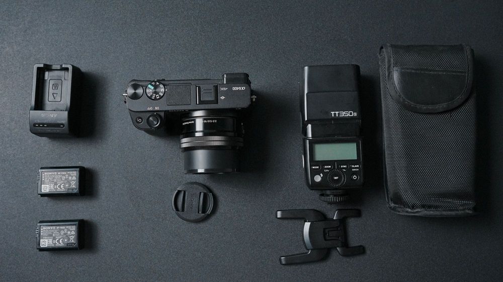 Camera Sony a6400 + Gimbal + Flash + Card + 3 baterii