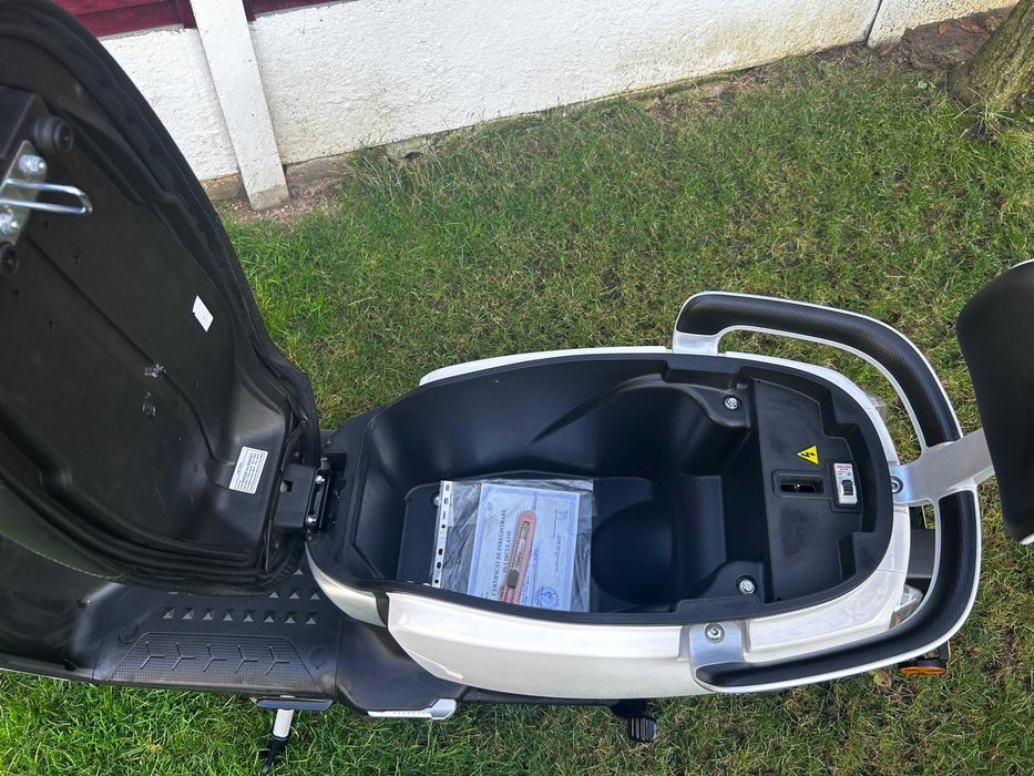 Scuter electric YADEA E8S