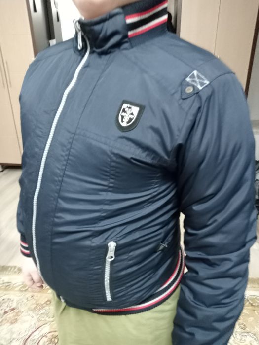 Продам куртку для мальчика