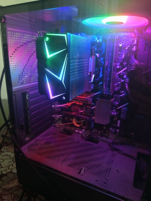 Kompyuter 2 ta 24 curvet ekranli