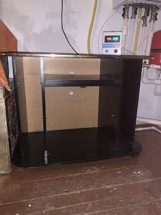 Телевизор с подставкой