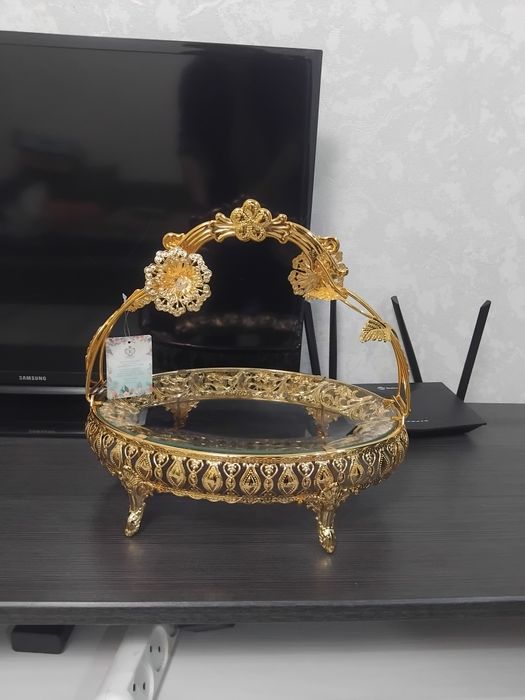 Посуды красивые.