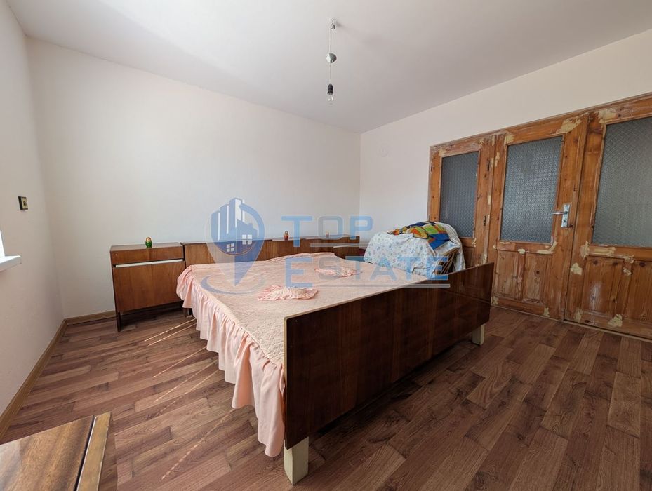 Двуетажна къща след ремонт в село Караисен