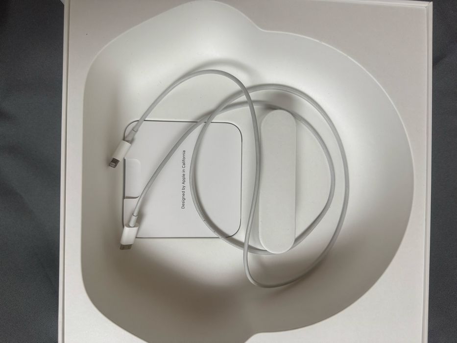 Продаю AirPods Max