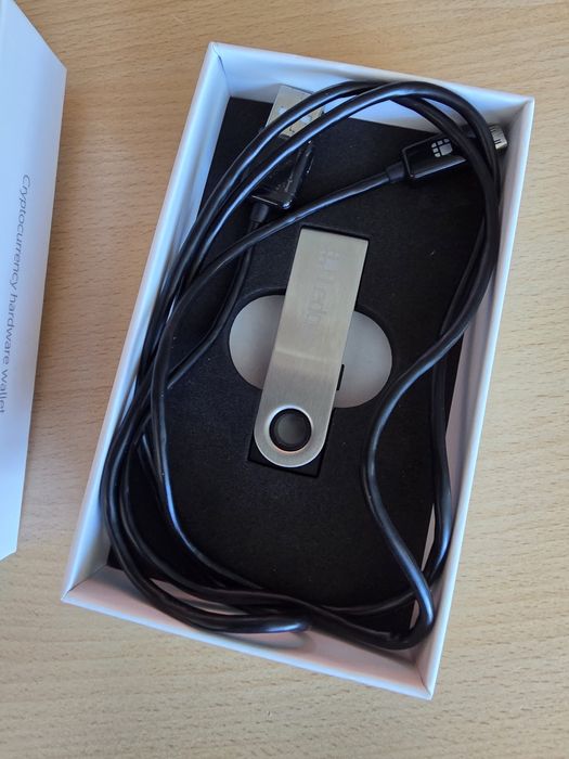 Ledger Nano S крипто портофейл