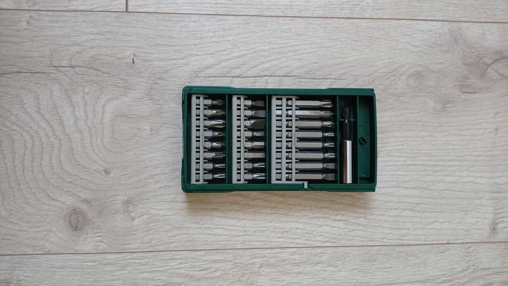 Vand Set de biti/ accesorii de insurubat, marca Bosch