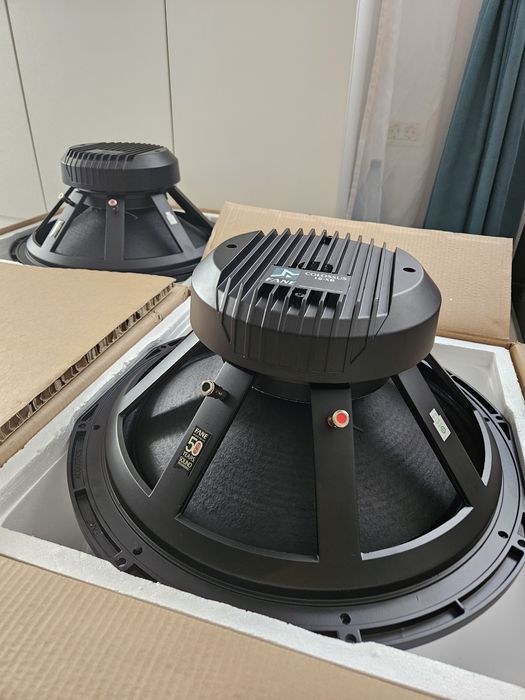 Difuzoare. 2x FANE Colossus 18XB
