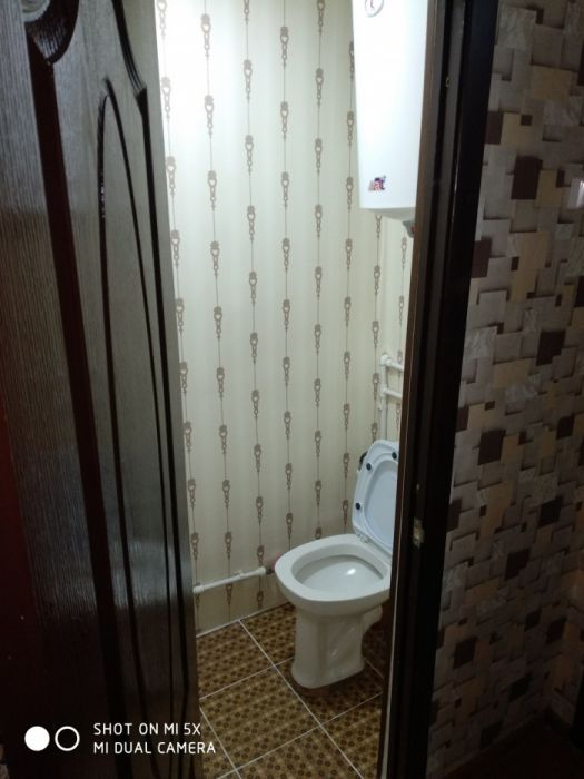 Продам спутник2 3ком 1этаж 2этажки среднее состояние дерево двух подез