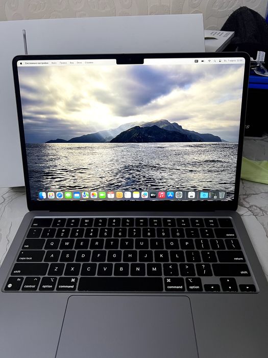 Срочно MacBook Air M2 8/256 gb