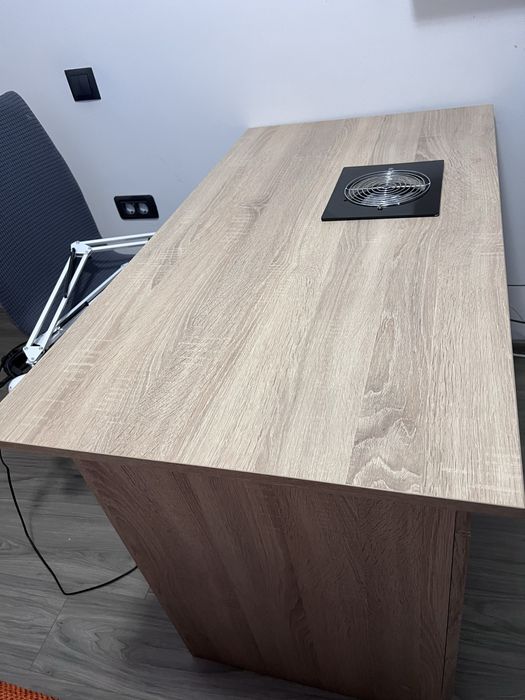 Birou manichiura cu aspirator incorporat