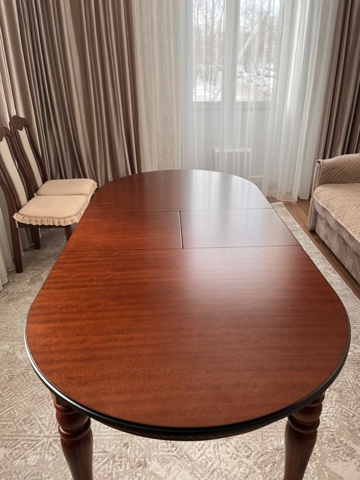 Продам стол обеденный Малайзия