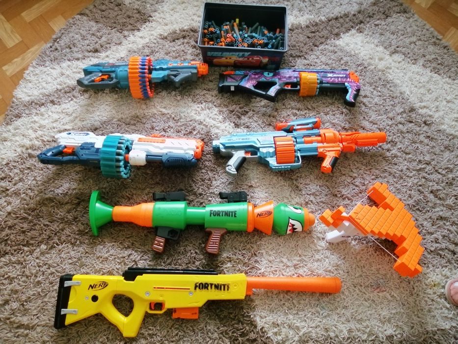 Vînd mitraliere NERF