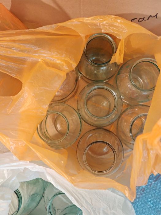 Продаются банки.