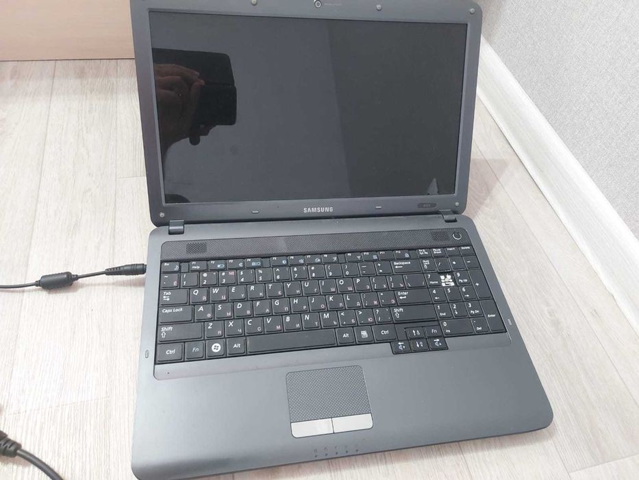 Ноутбук SAMSUNG NP-R525L