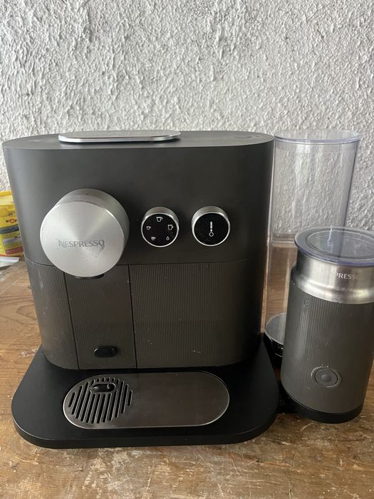 Nespresso Expert & Milk gri
