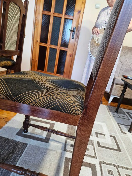 Продавам разтегателна маса за хол и трапезария