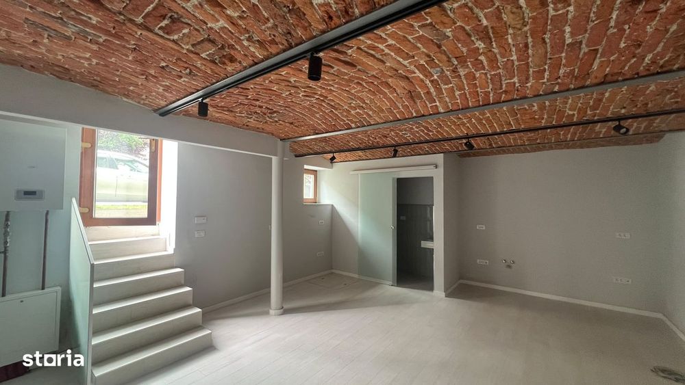 Apartament la casă + spațiu comercial, zonă ultracentrală – Piața Mică