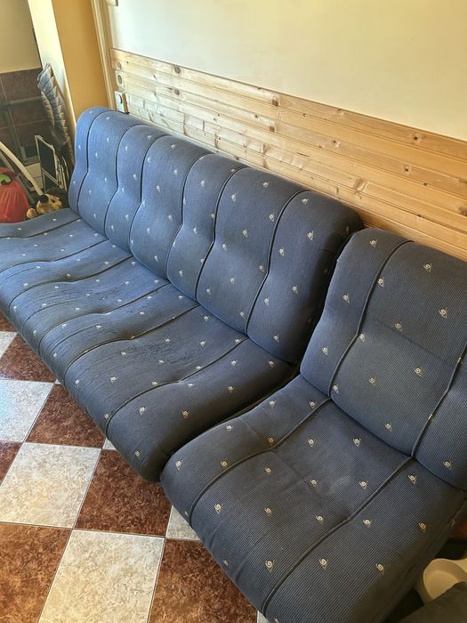 Диван с холска маса