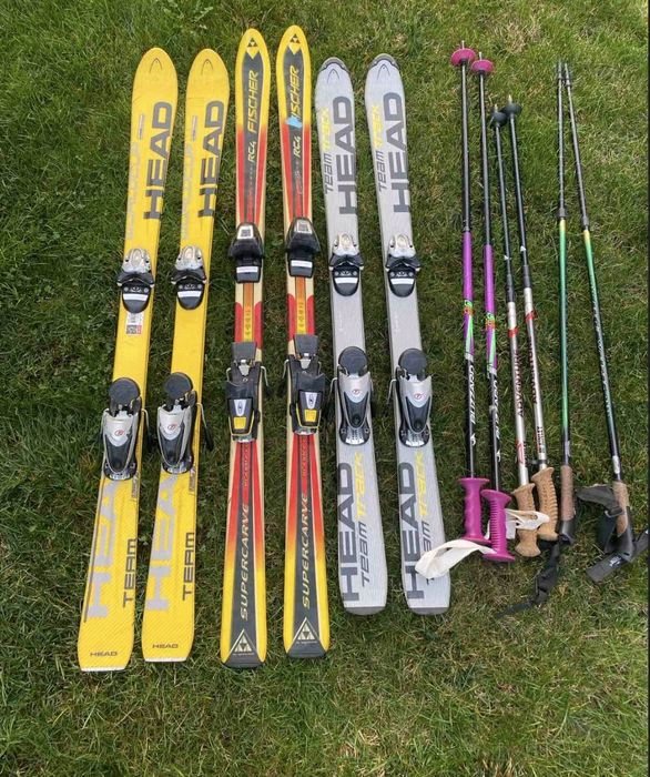 Ски оборудване - обувки, ски и щеки