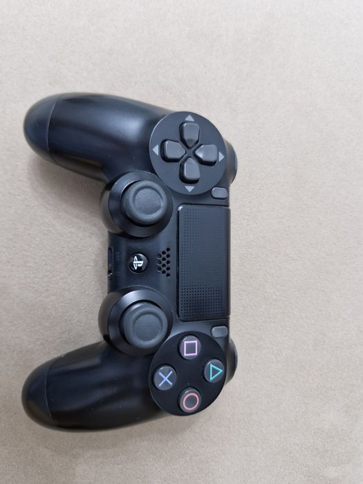 продам оригинальный геймпад от Ps4