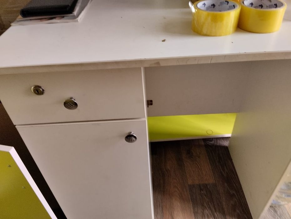 Шкафы витринные,офис