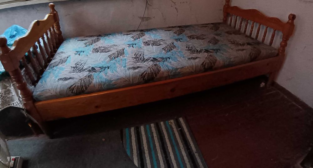 Единично легло с матрак