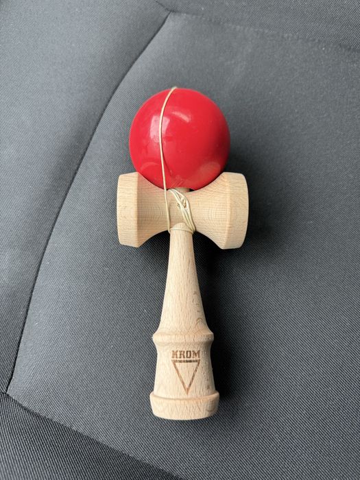 Krom kendama noua