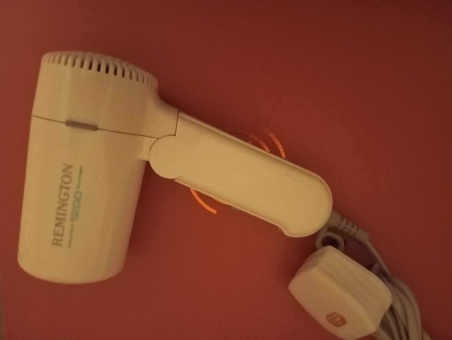 uscator de par de voiaj Remington