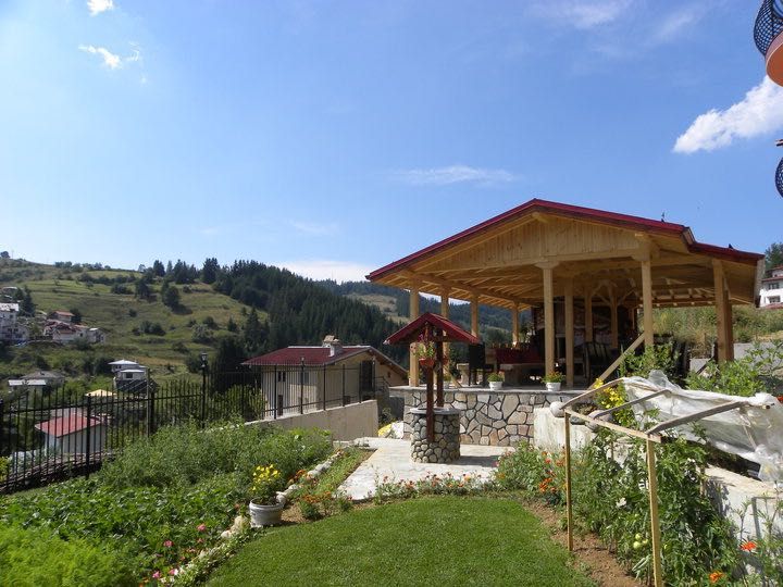 Продава се Хотел в к.к. Пампорово - 1008 кв.м за 571 €/кв.м - Снимка #3